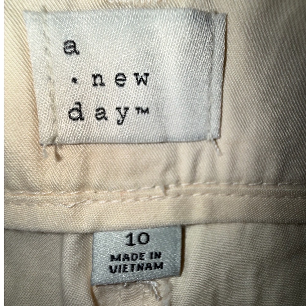 A New Day Womens High-Rise Straight Relaxed Hip Thigh Pants Cream 10R NWT - Picture 4 of 10
